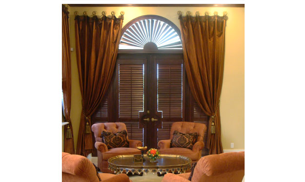 side panels with decorative medalions, Window Treatment